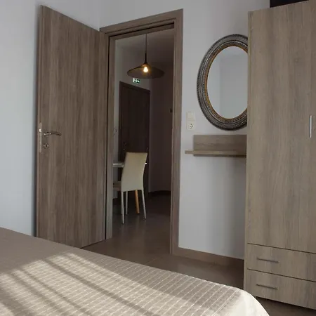 Ourania Apartament *