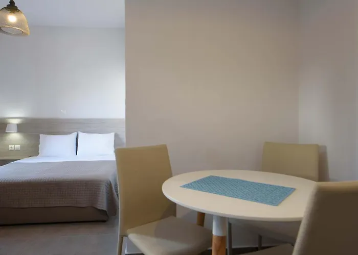 Ourania Apartamento *
